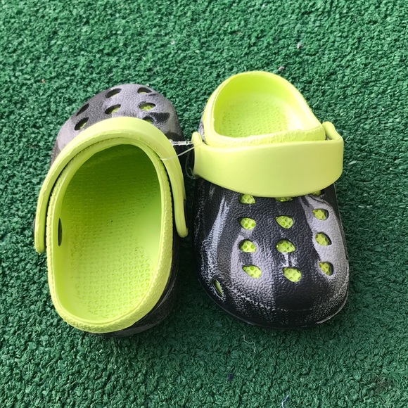 None Other - Capelli New York Crib Crocs size 5